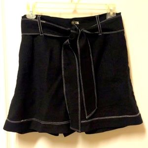 Woman’s black shorts size M